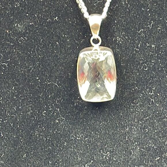 Worthington Silver Tone Glass Cut Pendent 28 Inch Chain - Picture 4 of 9